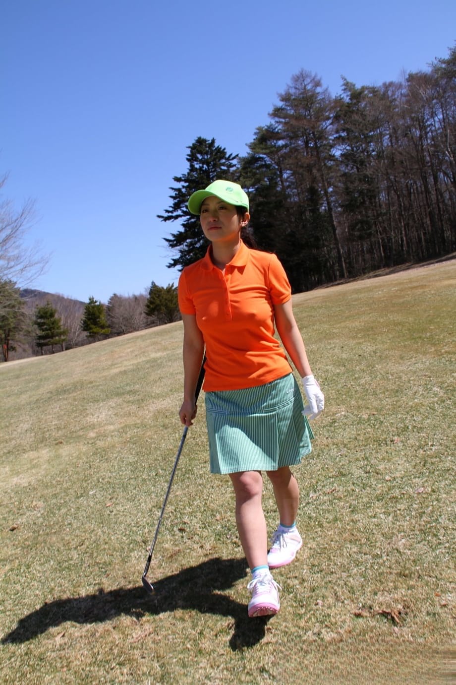 Japanese golfer Nana Kunimi flashes no panty upskirt while lining up a putt