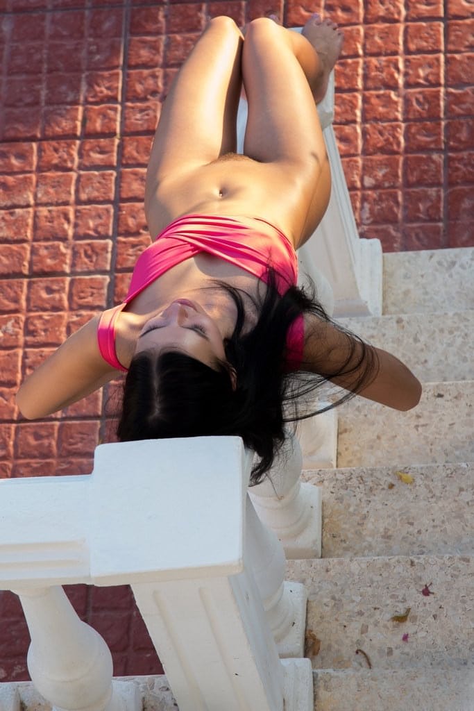Nice teen Venice Lei spreads her bare legs and toes on outdoor stairs