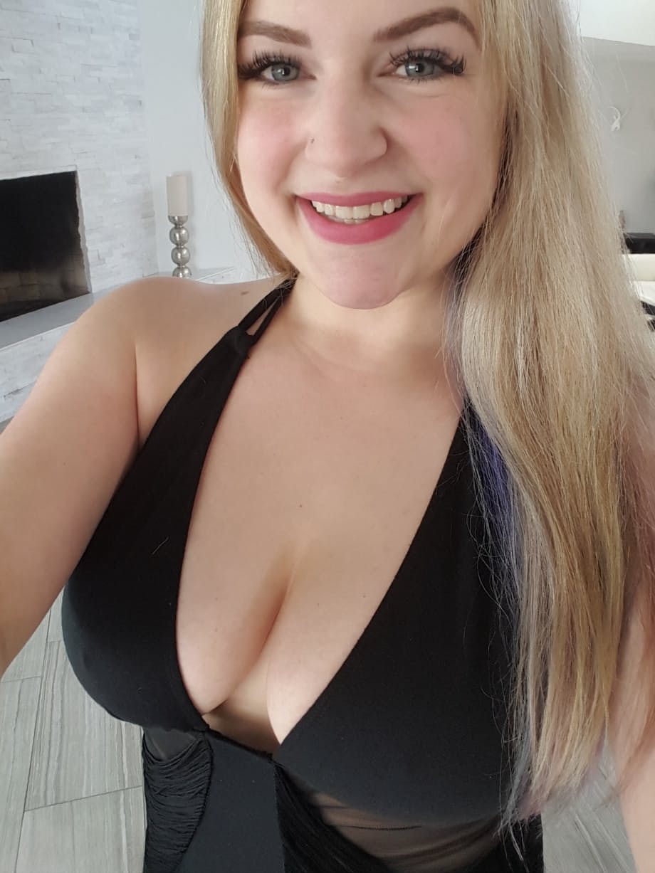 Blonde amateur Danielle takes a variety of nude and non nude self shots