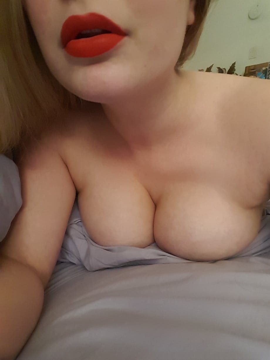 Blonde amateur Danielle takes a variety of nude and non nude self shots