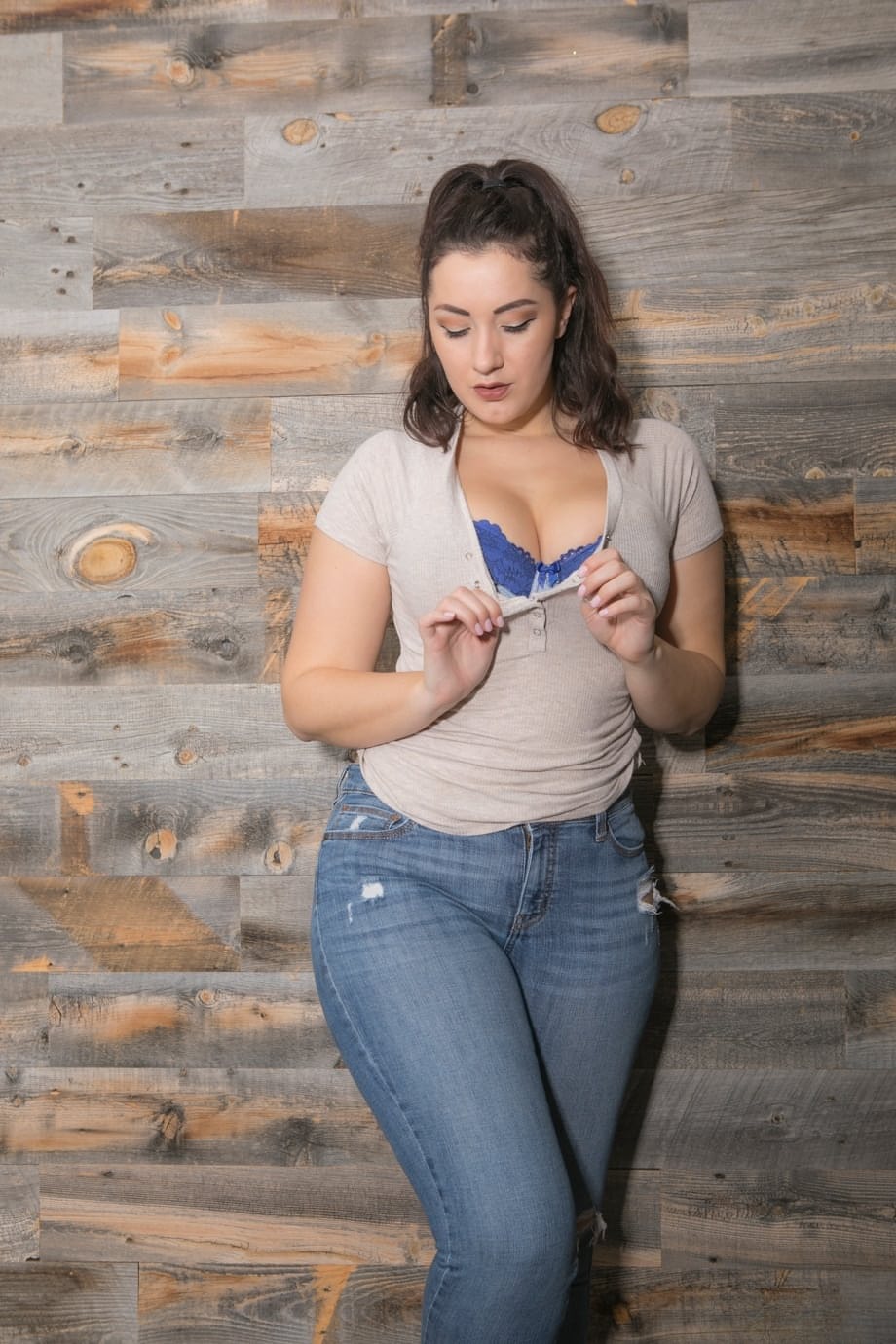 Amateur BBW Lexi Lloyd uncovers big natural tits and fat ass while stripping