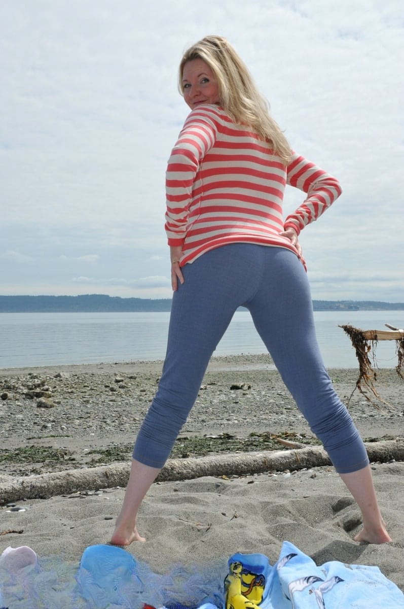 Middle-aged lady Tasty Trixie shows off her flexible toes and boobs at beach