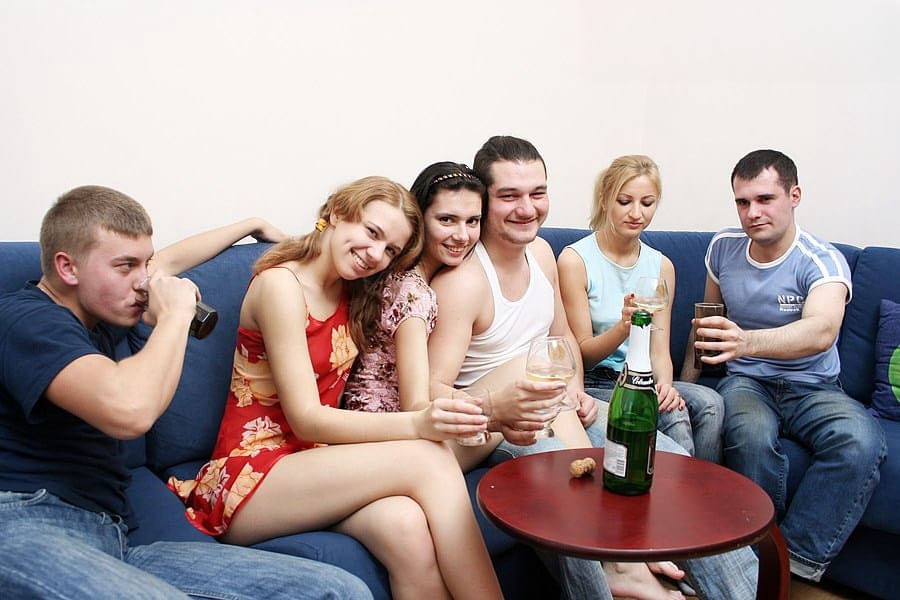 Drunk college kids get involved in hardcore group sex games