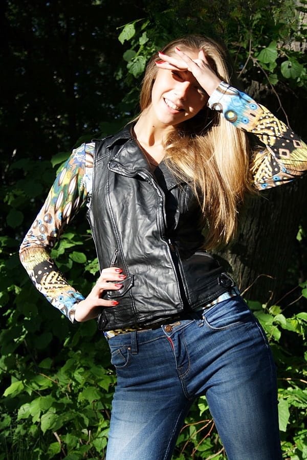 Slim amateur uncovers her small tits in blue jeans during homemade action