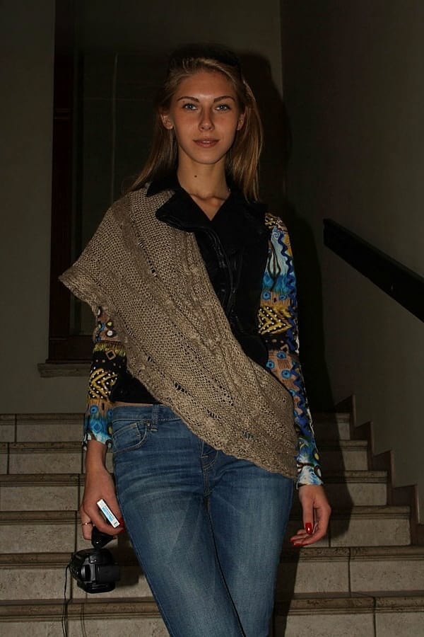 Slim amateur uncovers her small tits in blue jeans during homemade action