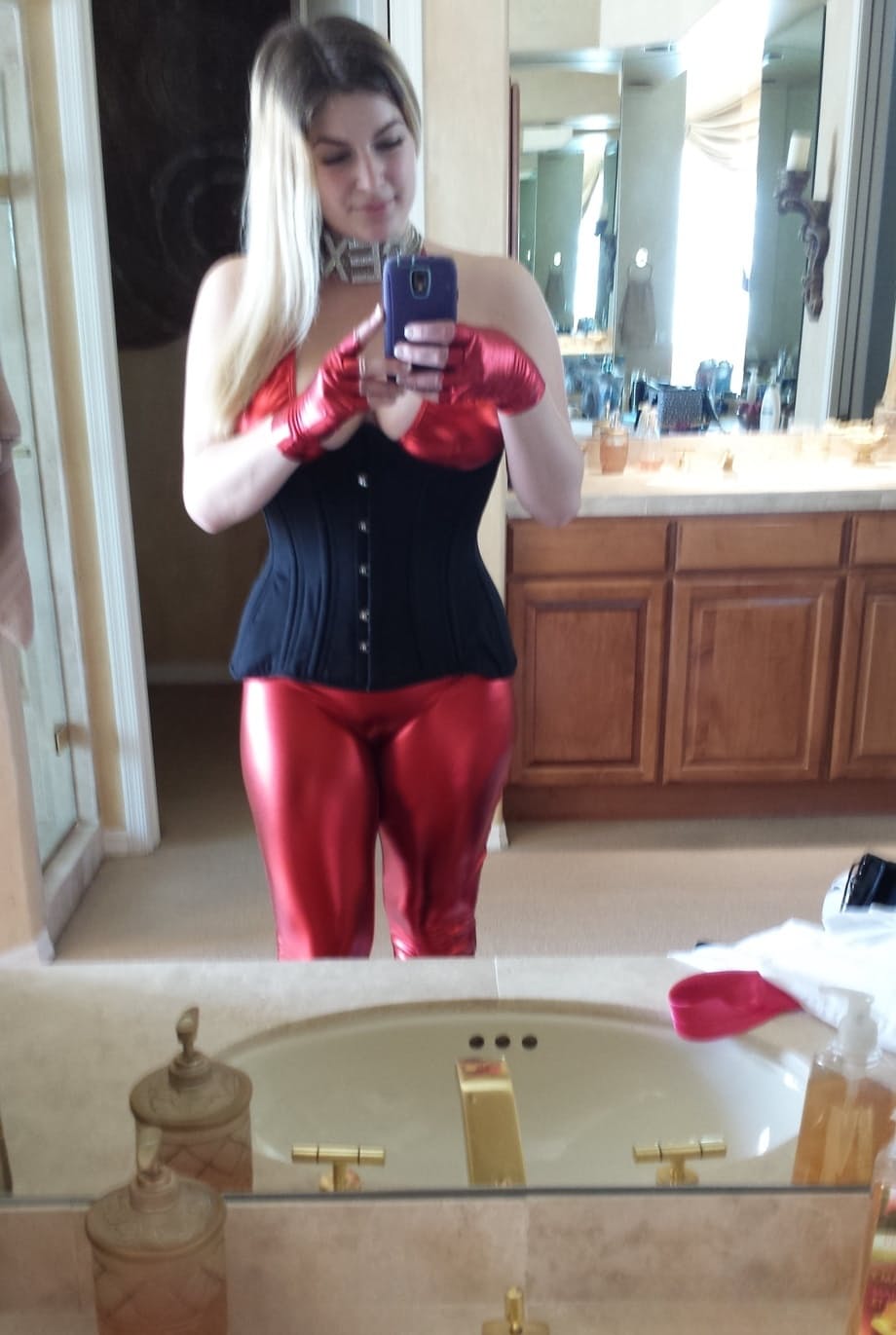Amateur chick Danielle takes candid selfshots with and without clothes on