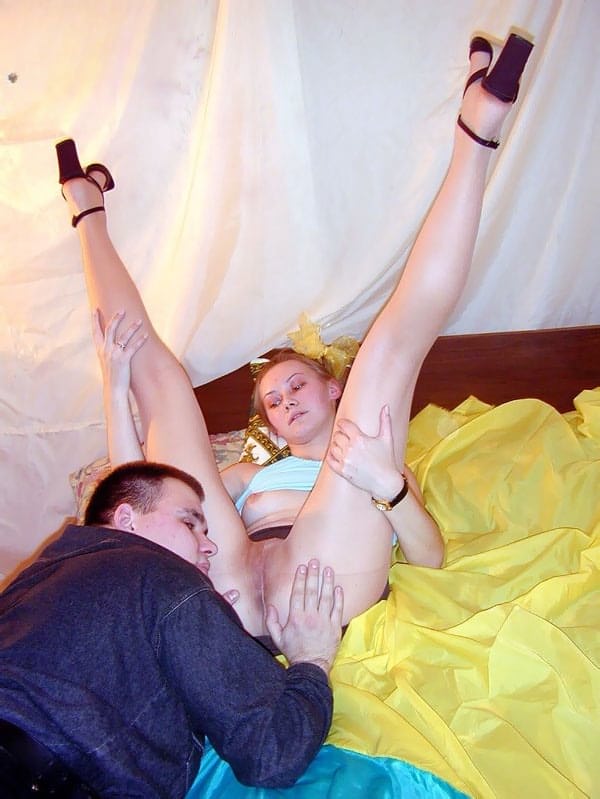 Teen amateur takes her guy's dick in her mouth after intercourse on a bed