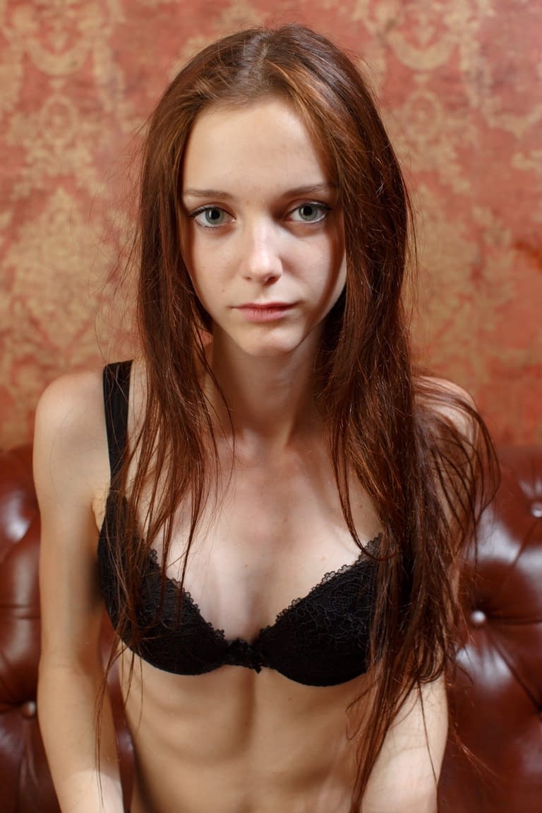 Skinny teen Lapa poses totally naked after a game of chess is complete