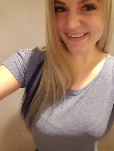 Amateur model with big natural tits takes nude and non nude selfies