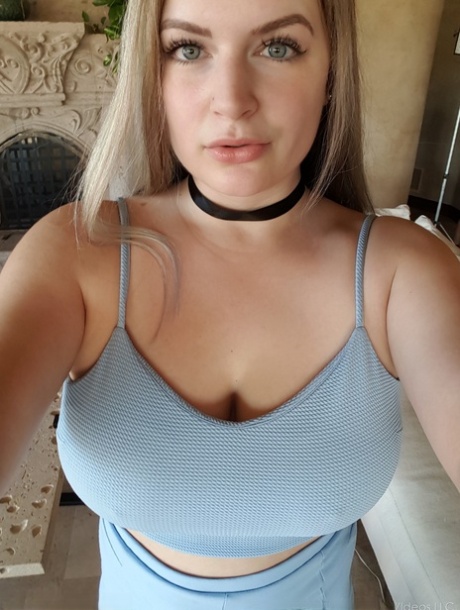 Amateur model with big natural tits takes nude and non nude selfies