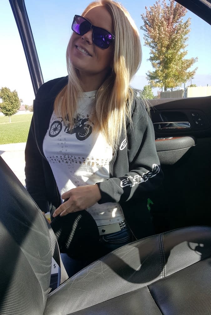 Amateur girl Meet Madden goes topless while driving in sunglasses