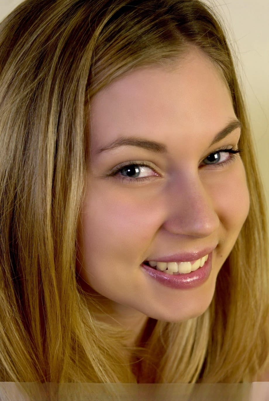Teen first timer with a pretty face licks a nipples as she disrobes on bed