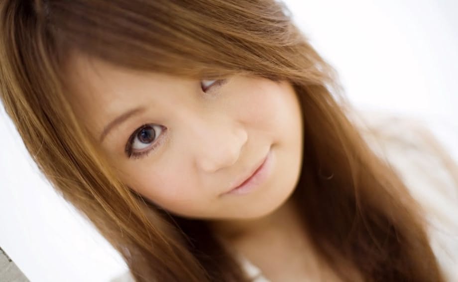 Young Japanese girl Airin delights in displaying upskirt underwear
