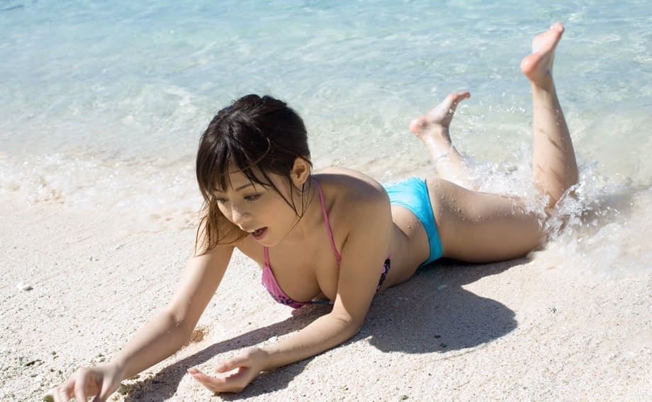 Sexy Japanese girl Aya Hirai gets naked on a tropical beach during solo action