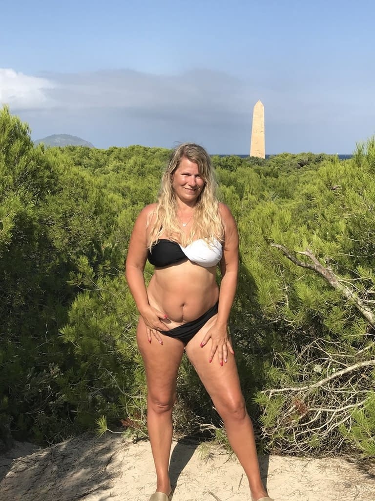 Fat first timer with dirty blonde hair Sweet Susi takes off dress and bikini