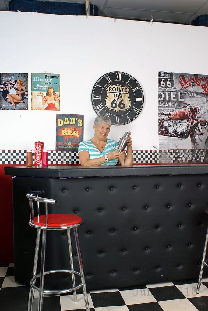 Old American lady Savana exposes her big butt in basement bar