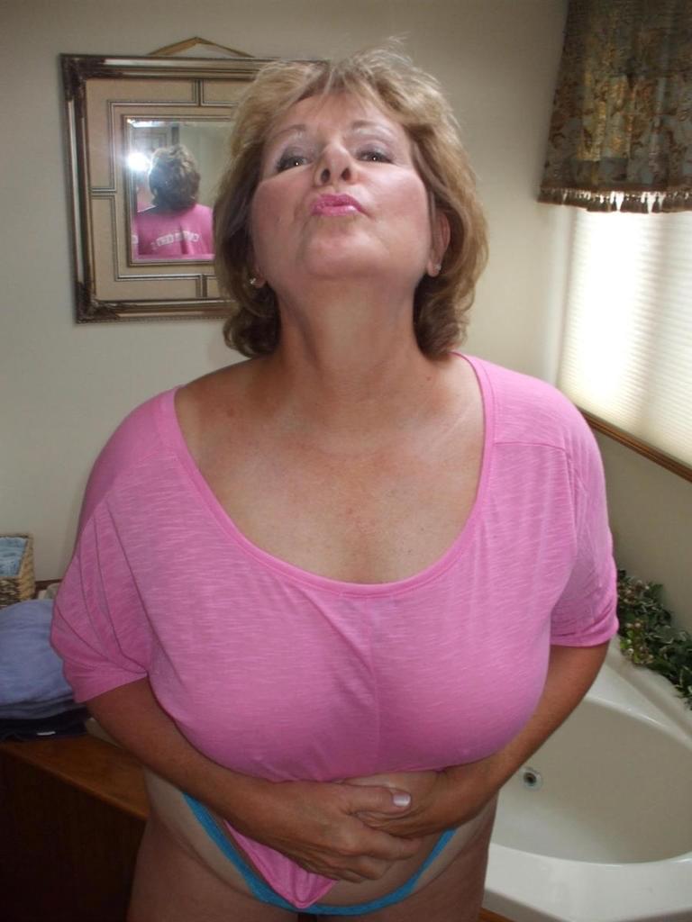 Mature plumper Busty Bliss exposes her large tits in lace underwear