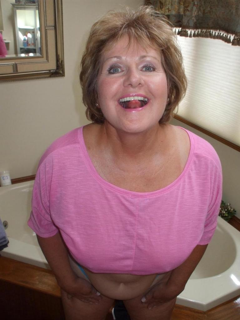 Mature plumper Busty Bliss exposes her large tits in lace underwear