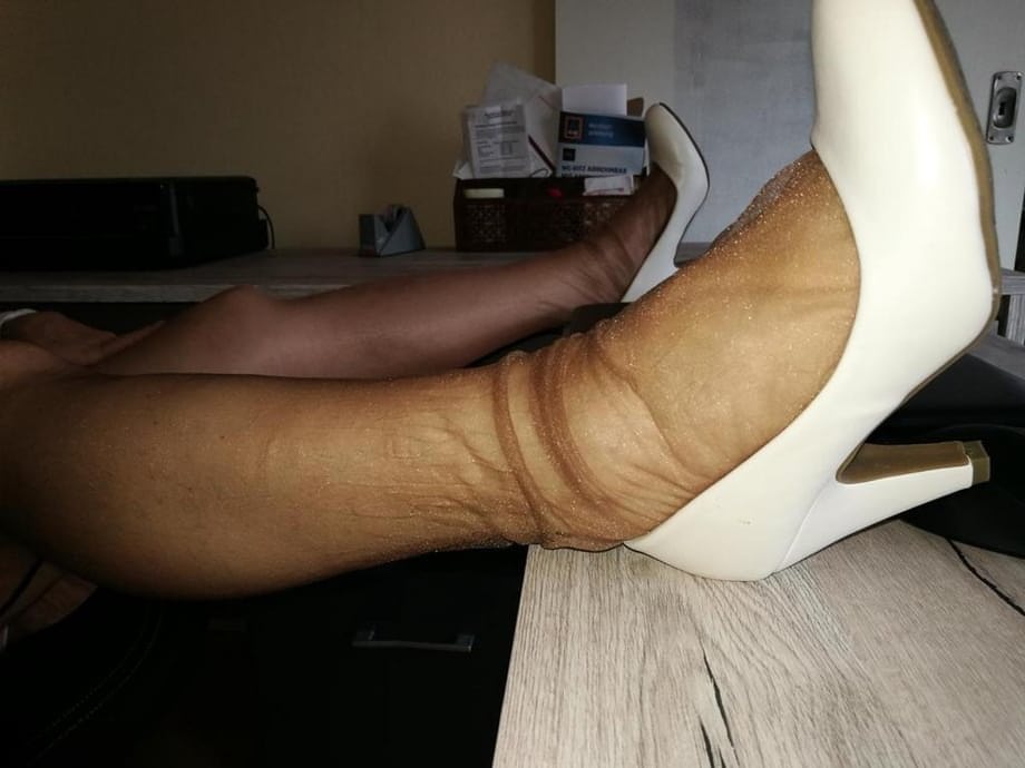 Horny oma sticks a Sharpie up her hairy vagina in back seam nylons