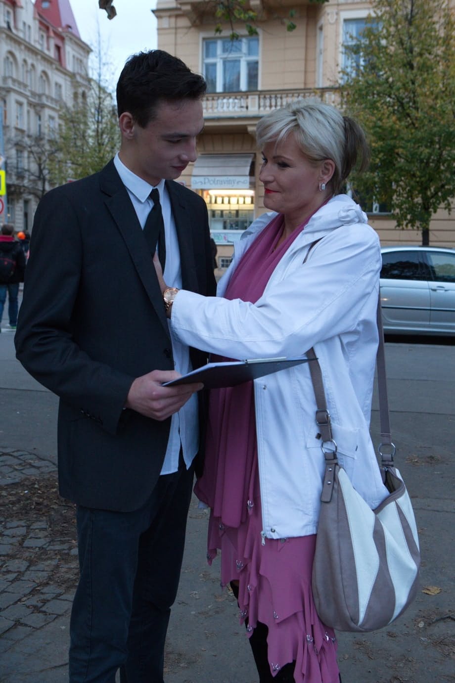 Sexy mature lady with blonde hair hooks up with her toy boy during her travels