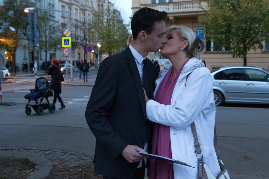 Sexy mature lady with blonde hair hooks up with her toy boy during her travels
