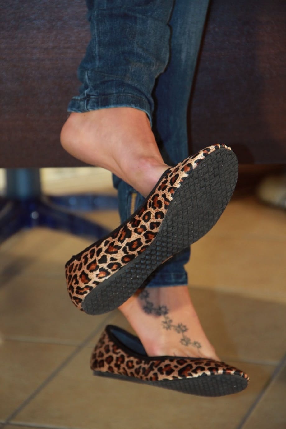 Solo model Valeria removes flat shoes from bare feet while fully clothed
