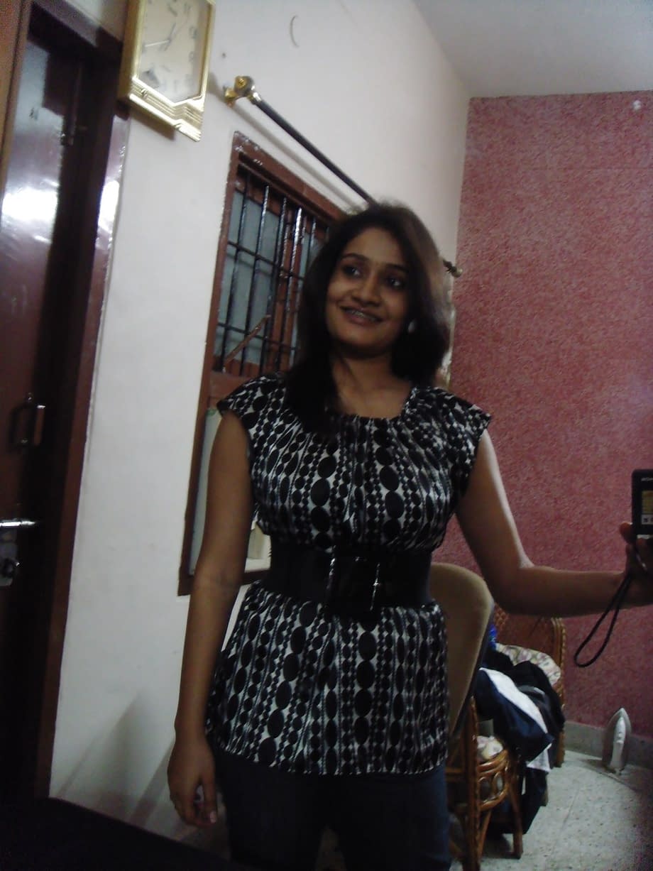 Indian solo girl sucks on the nipples of her big naturals during self shots