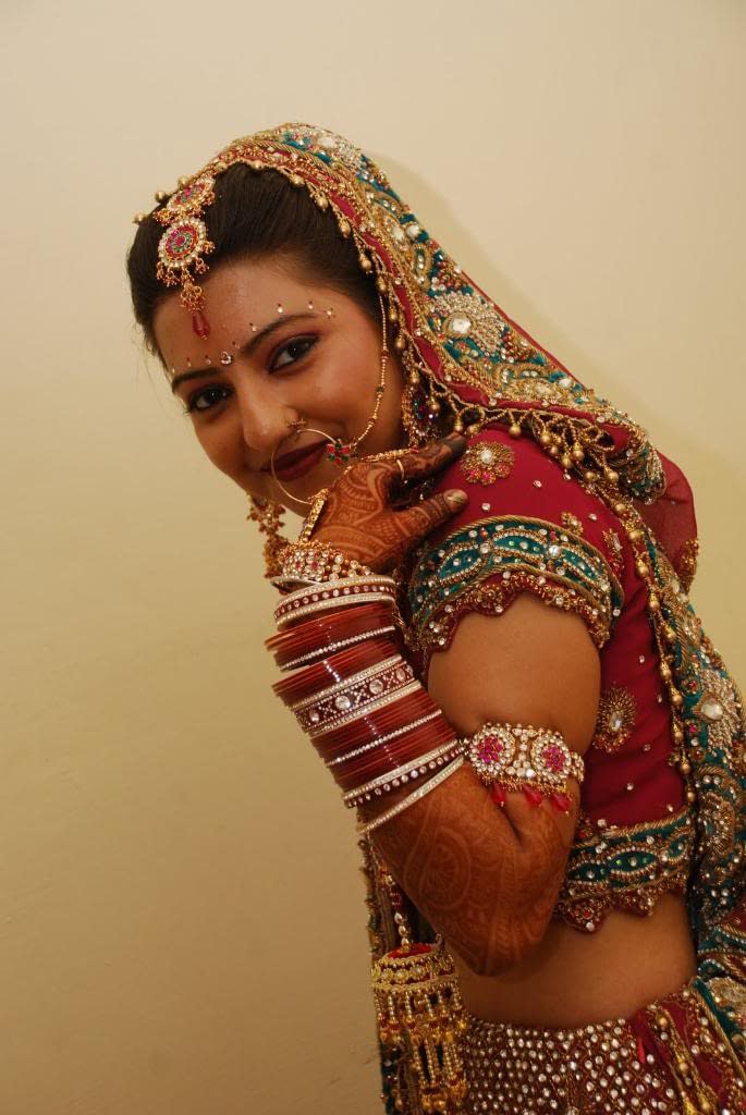 Indian girl models for nude nude shoot during her honeymoon