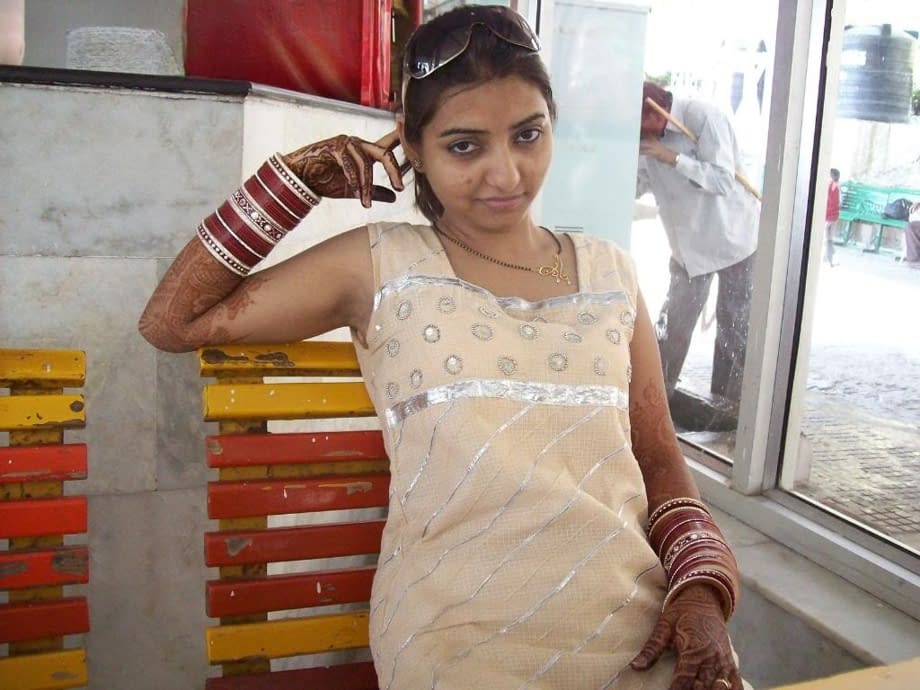 Indian girl models for nude nude shoot during her honeymoon