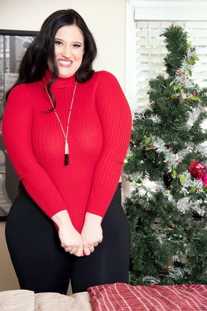 Brunette BBW Blake Emerald uncovers her large boobs as she gets naked