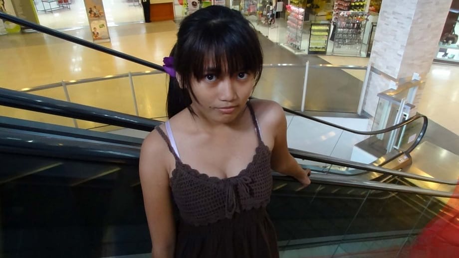Asian first timer Menchie sports a creampie after close up fucking