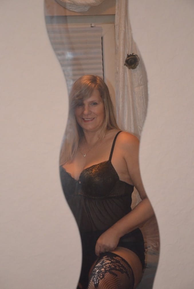 Mature first timer flaunts her big butt in sexy stockings during solo action