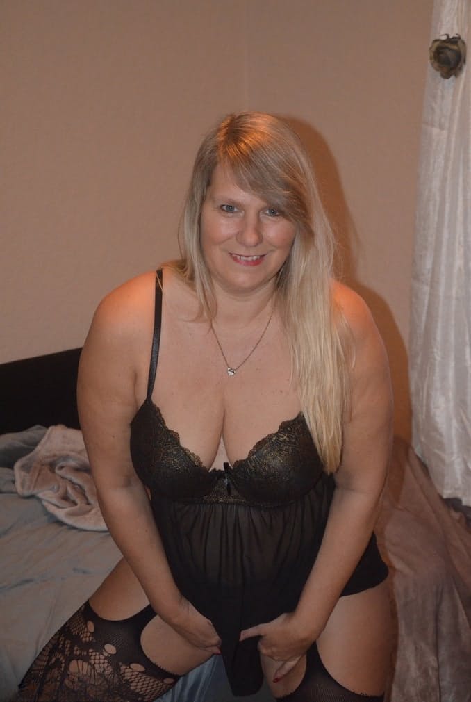 Mature first timer flaunts her big butt in sexy stockings during solo action
