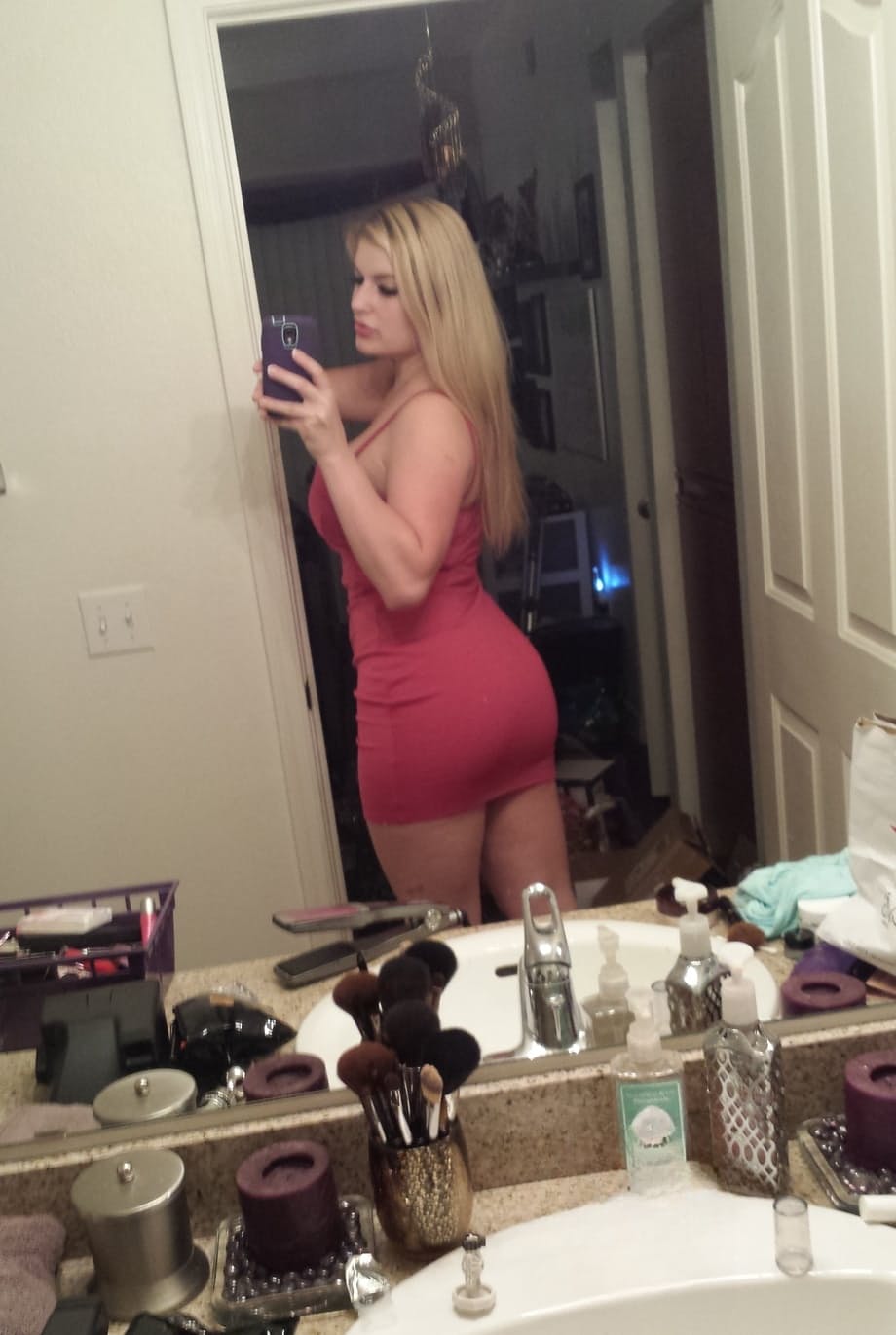Amateur model Danielle Ftv takes non nude selfies in a variety of outfits
