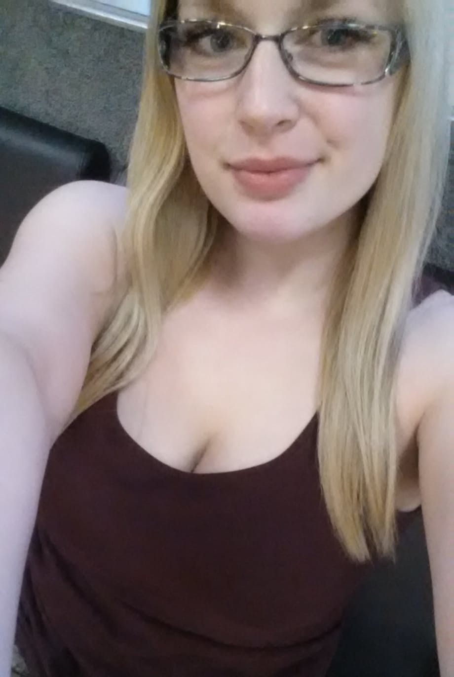 Amateur model Danielle Ftv takes non nude selfies in a variety of outfits