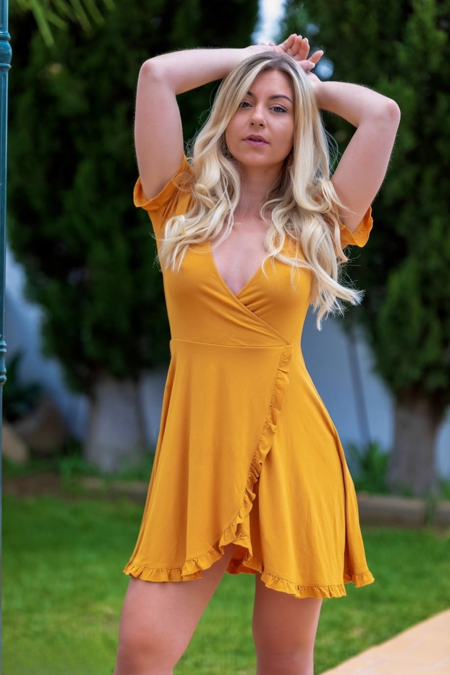 Blonde amateur Elle Hunter shows some leg before modelling naked on walkway