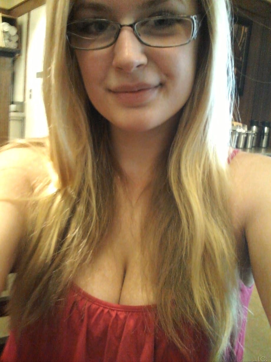 Blonde amateur Danielle takes non nude selfies of her daily life