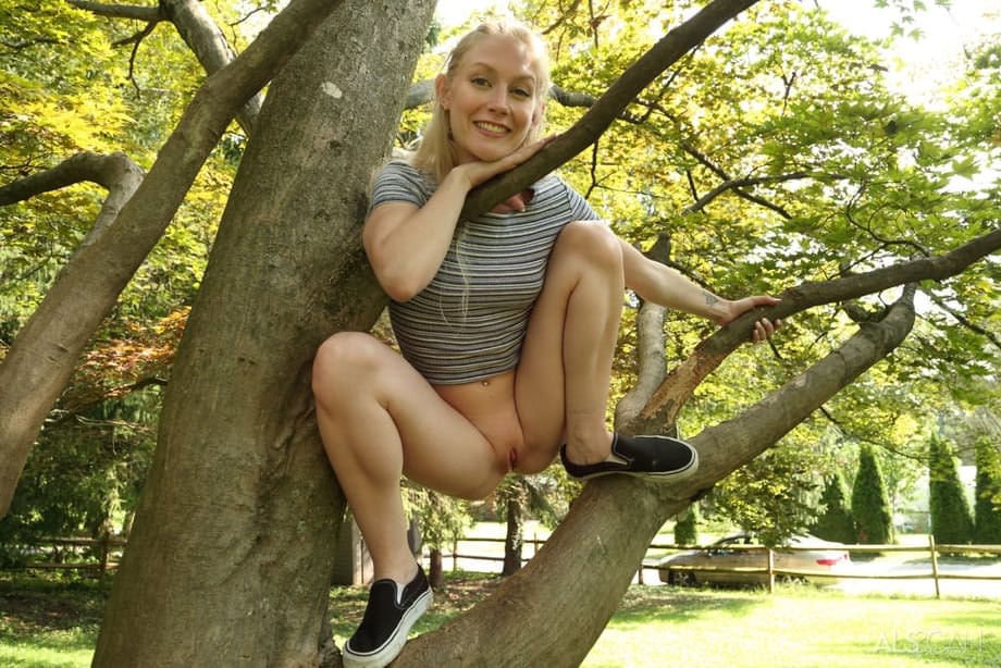 Cute blonde Emma Starletto shows off her flexibility while naked in the yard