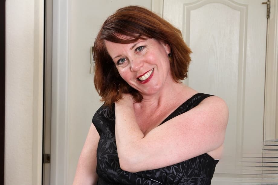 Older housewife Charli Hope takes the plunge and strips naked in OTK nylons