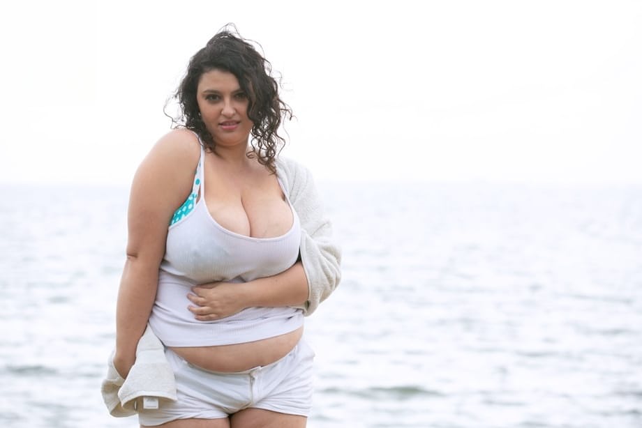 Obese woman Rose Blush gets totally naked before getting in bathtub