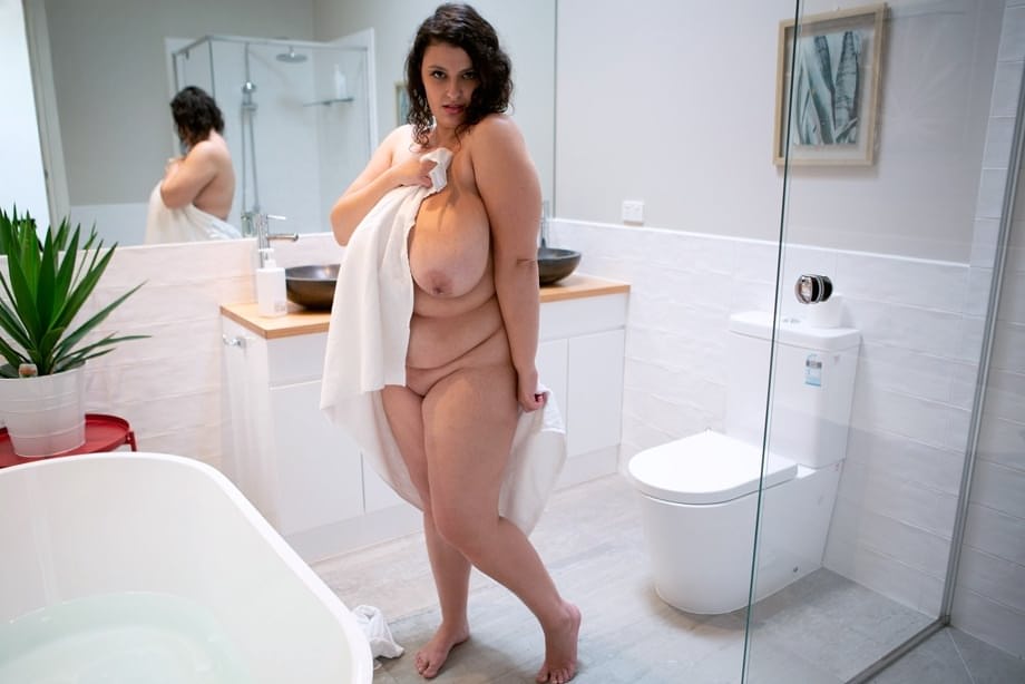 Obese woman Rose Blush gets totally naked before getting in bathtub