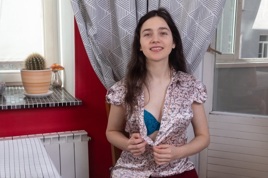 First timer Nancy Drew licks her hairy pits before spreading her natural pussy