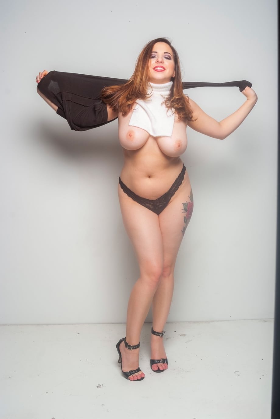 Chubby amateur Paige Rad strips to ankle strap heels in solo action