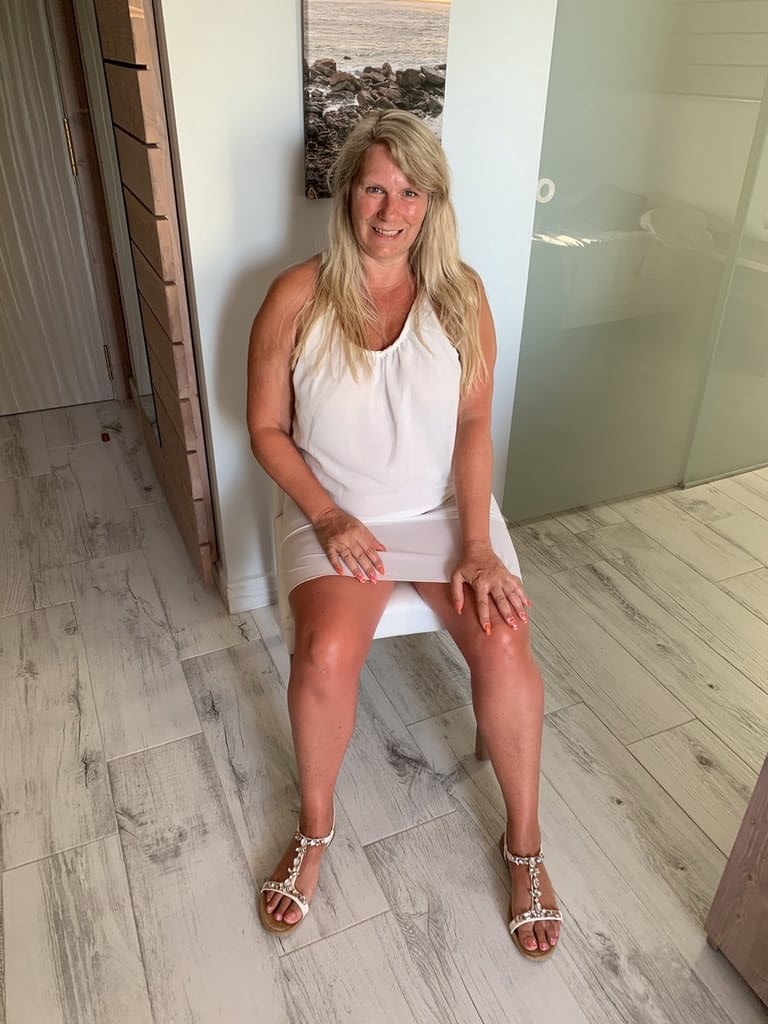 Thick older woman Sweet Susi exposes tan lined tits after hiking up her dress