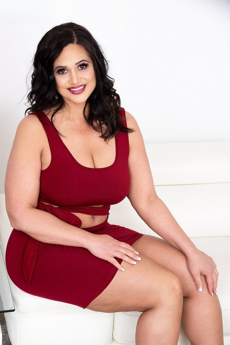 Thick middle-aged lady Kailani Kai holds a plump breast while masturbating