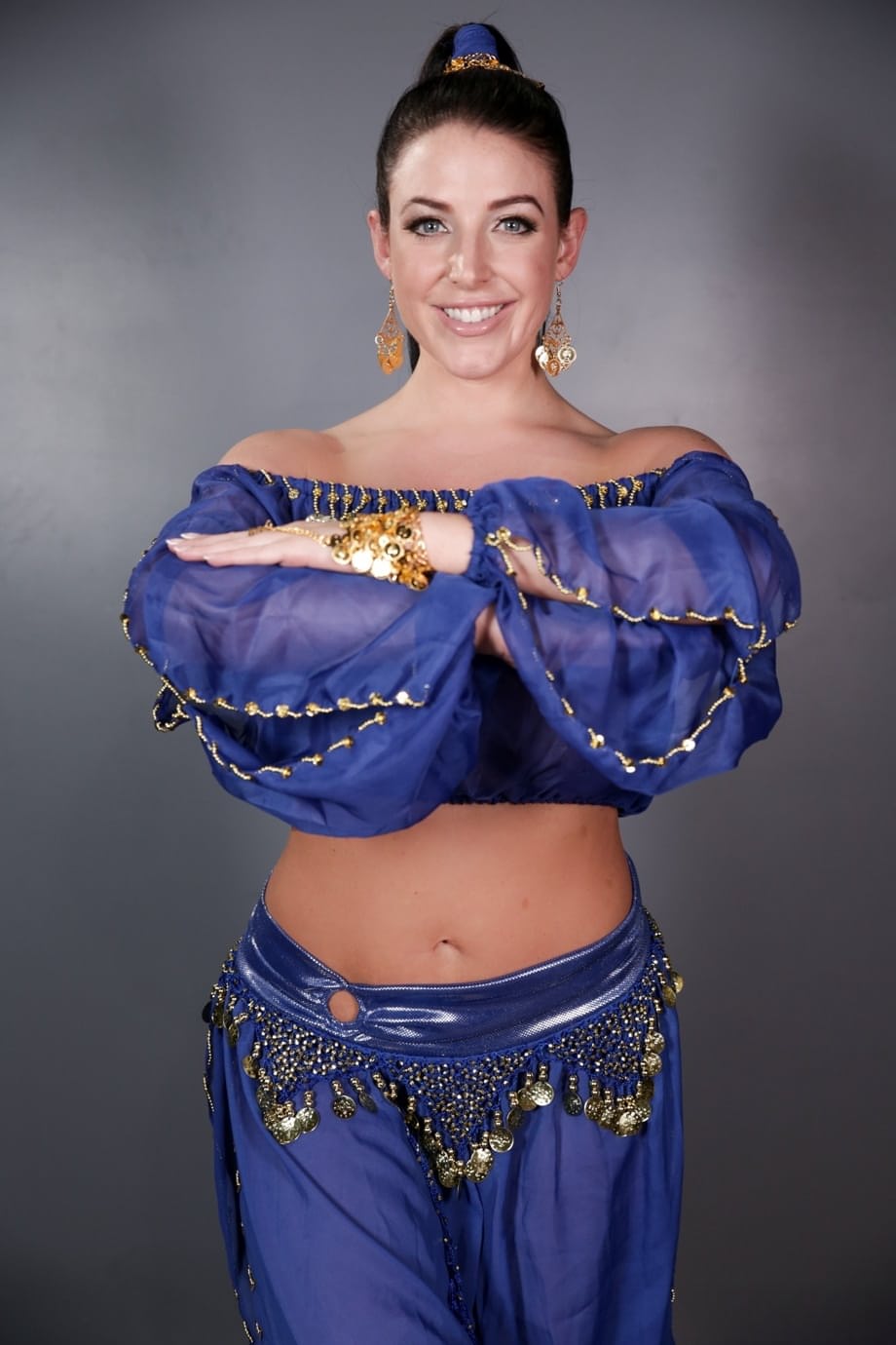 Sexy MILF releases her huge boobs and phat ass from a genie outfit