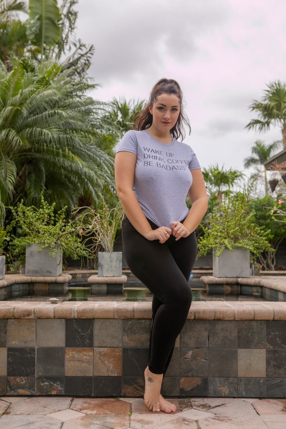 Amateur BBW Lexi Lloyd peels off black leggings on her way to standing naked