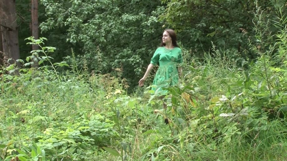 Brunette chick grabs her phat ass while taking a pee in the woods