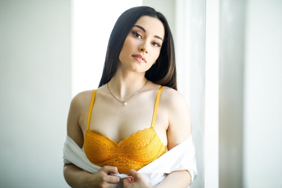 Hot brunette teen uncovers her tiny tits before showing her naked booty