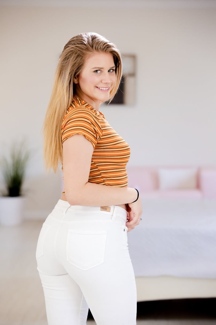 Fair skinned teen Taylor Blake touts her juicy ass prior to a POV blowjob